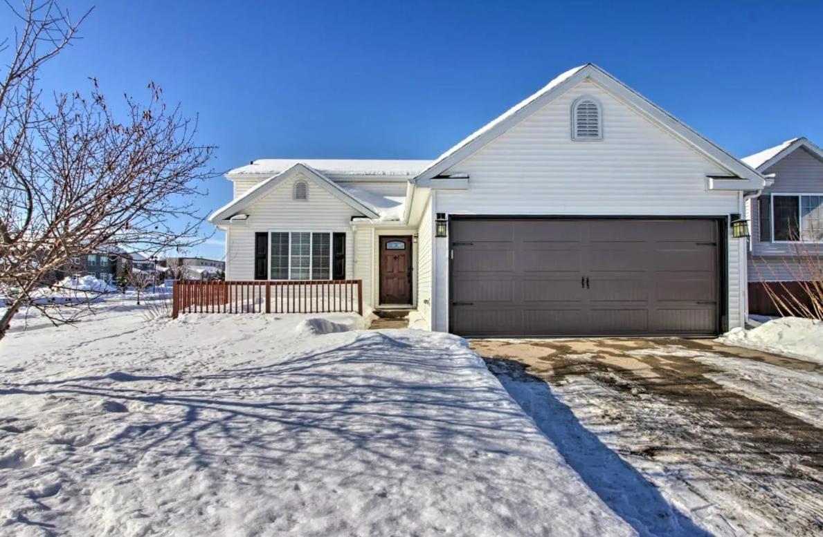 Welcoming West Fargo Retreat W Backyard Villa Exteriör bild